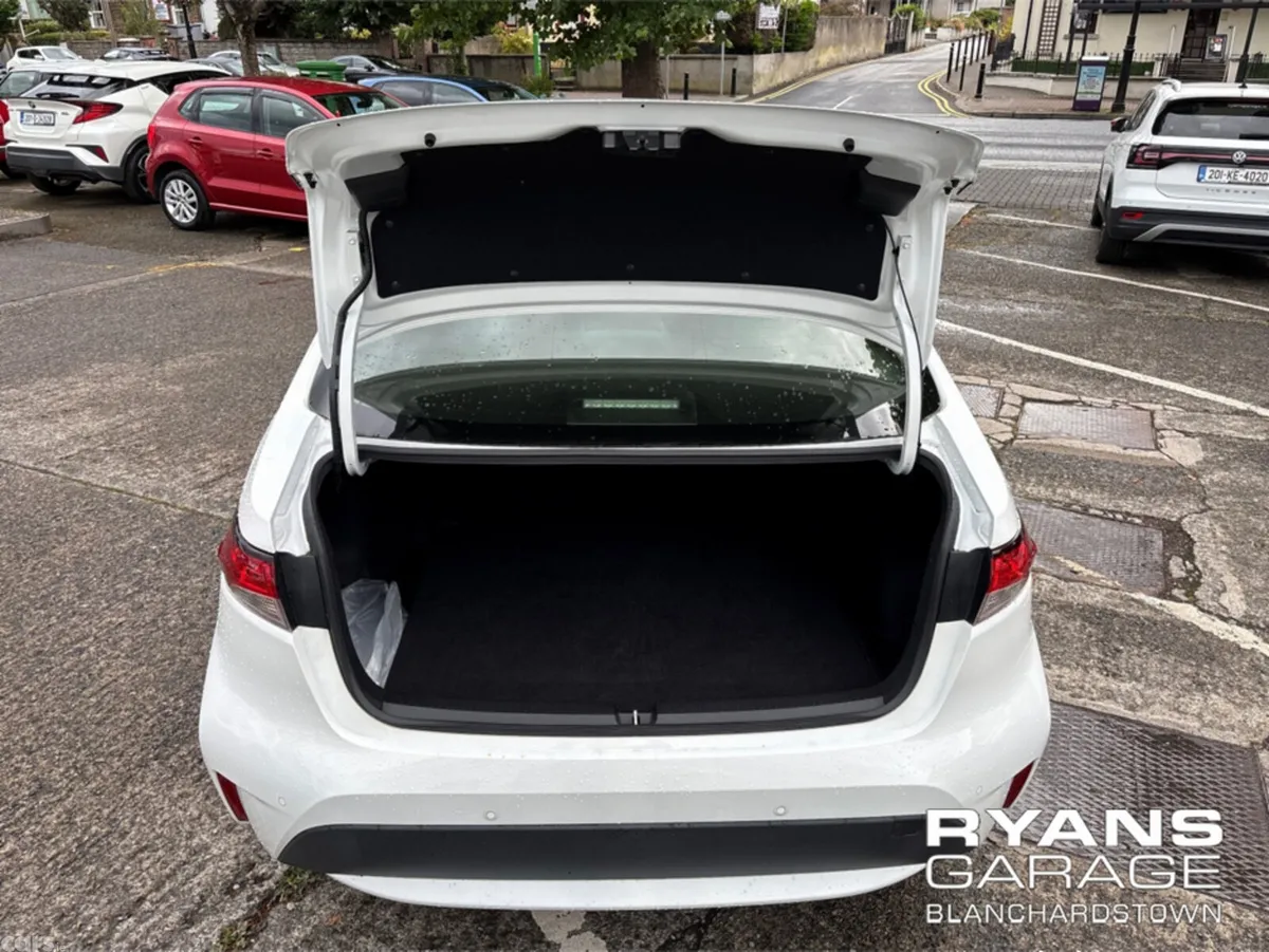 Toyota Corolla Saloon, Petrol Hybrid, 2021, White
