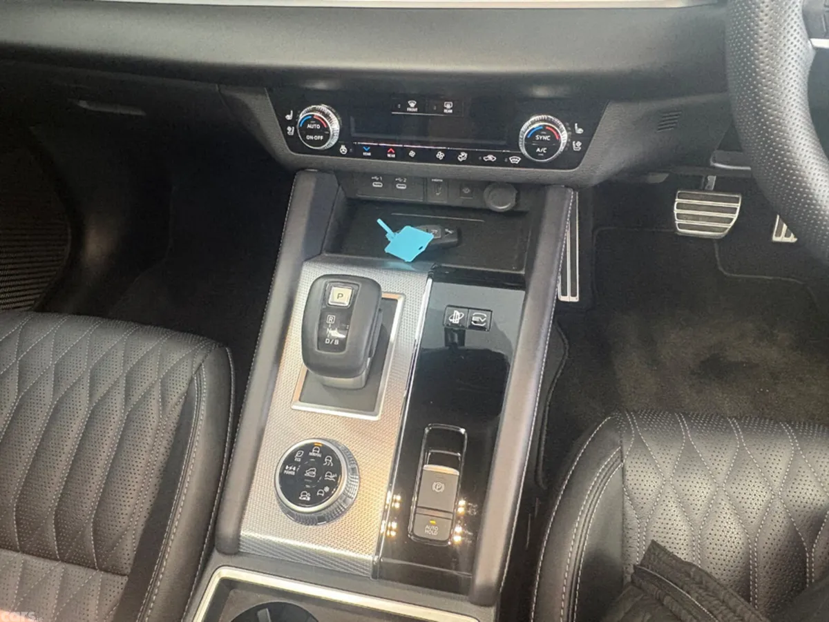 Mitsubishi Outlander SUV, Petrol Plug-in Hybrid, 2024, White