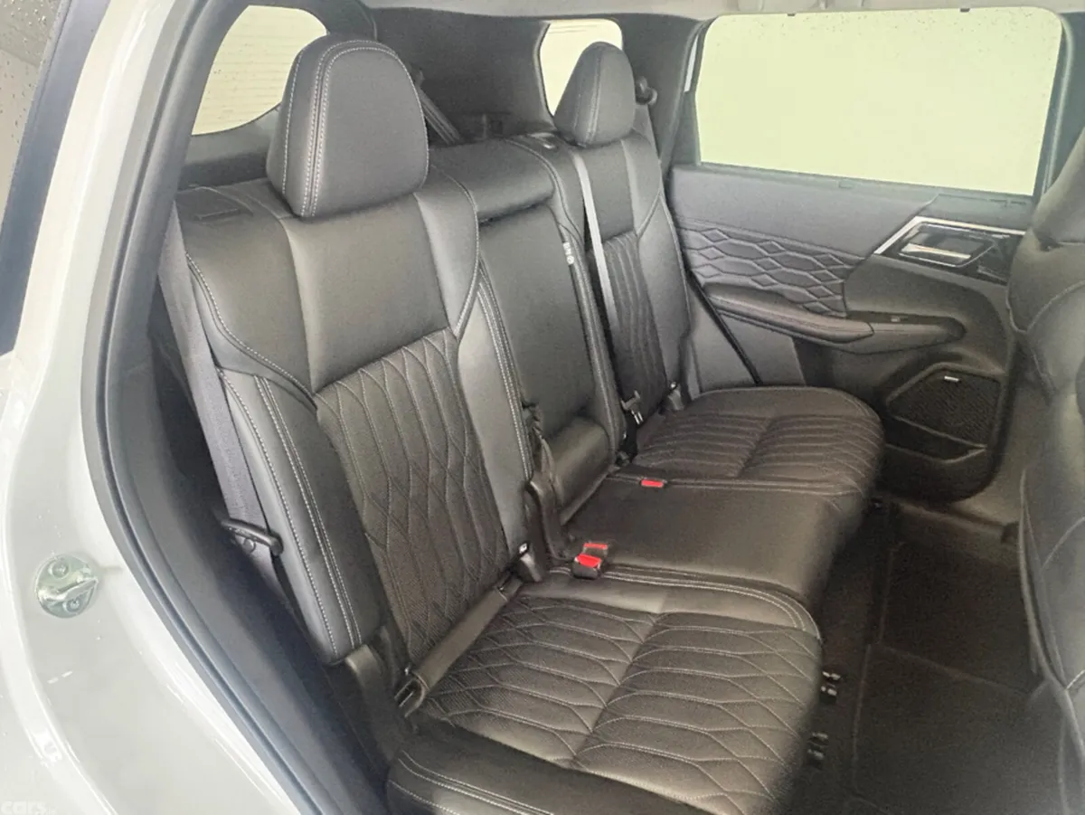 Mitsubishi Outlander SUV, Petrol Plug-in Hybrid, 2024, White