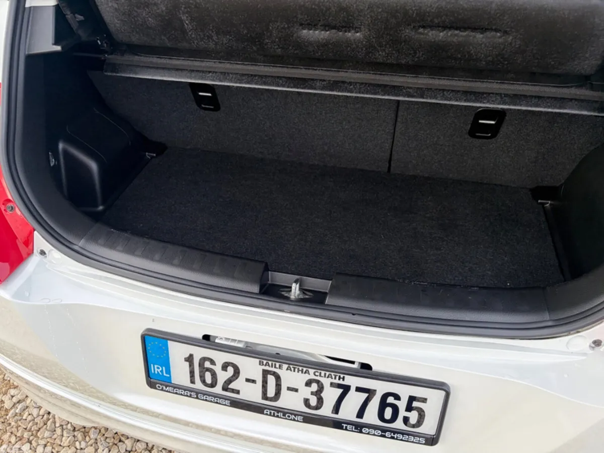 Suzuki Swift Hatchback, Petrol, 2016, White