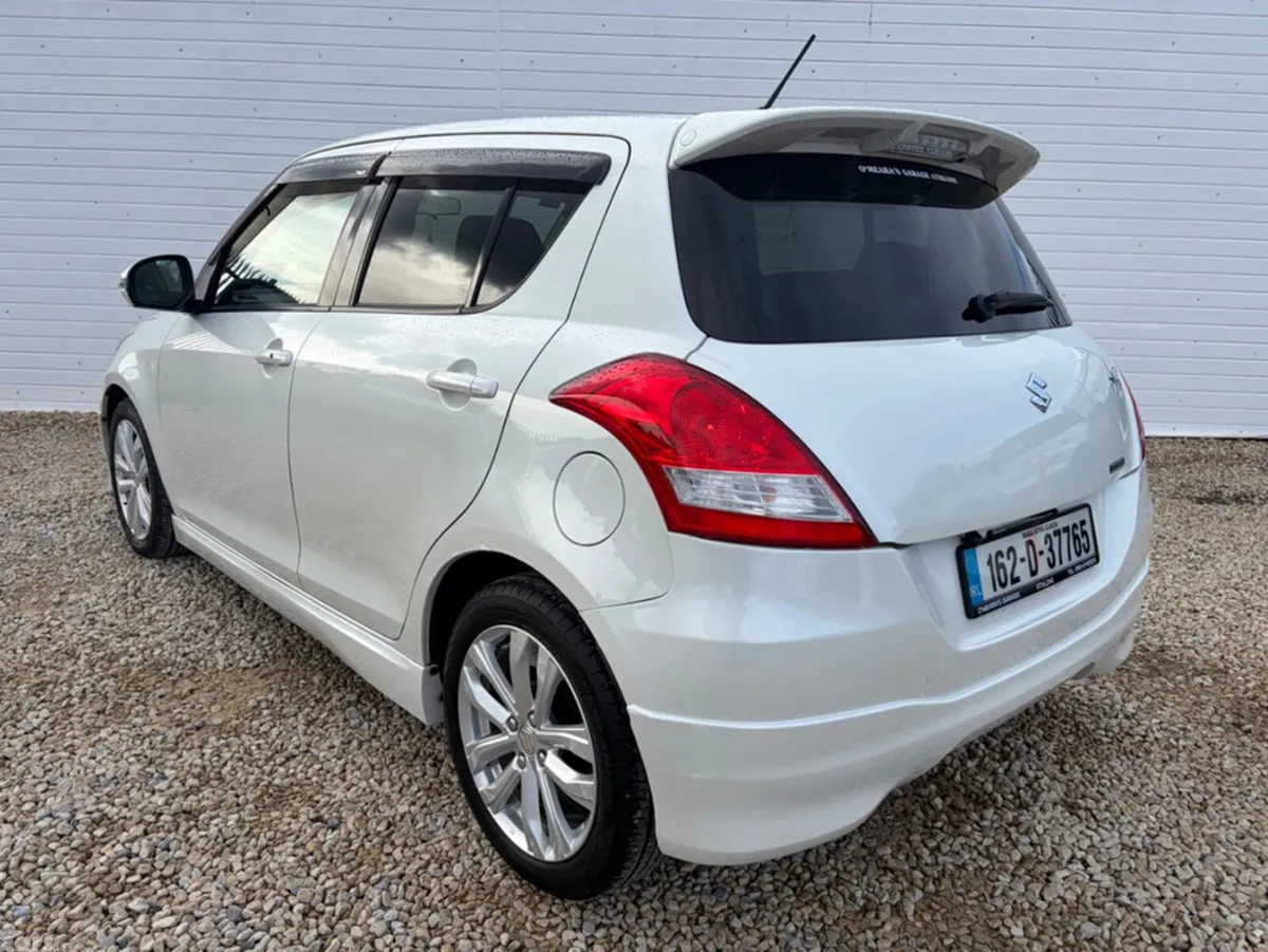 Suzuki Swift Hatchback, Petrol, 2016, White