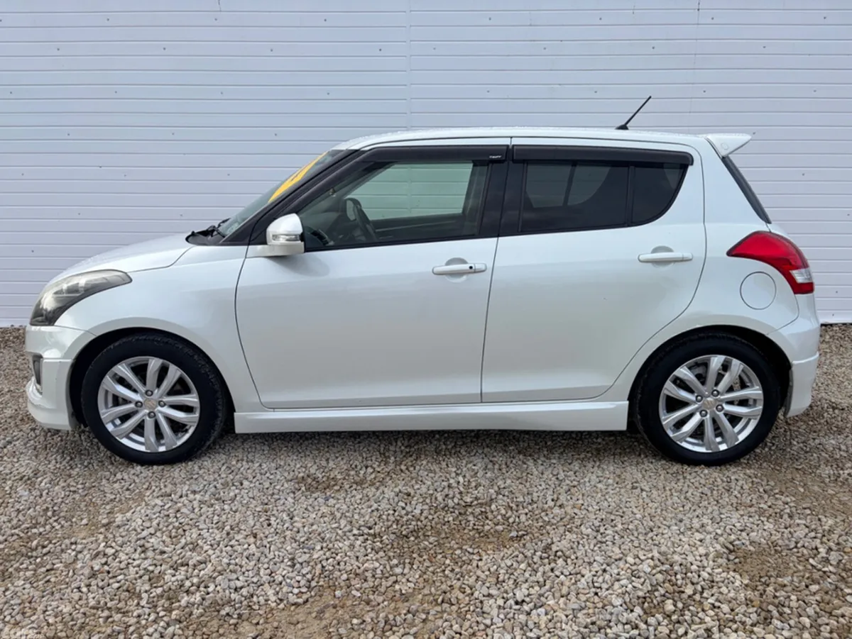Suzuki Swift Hatchback, Petrol, 2016, White