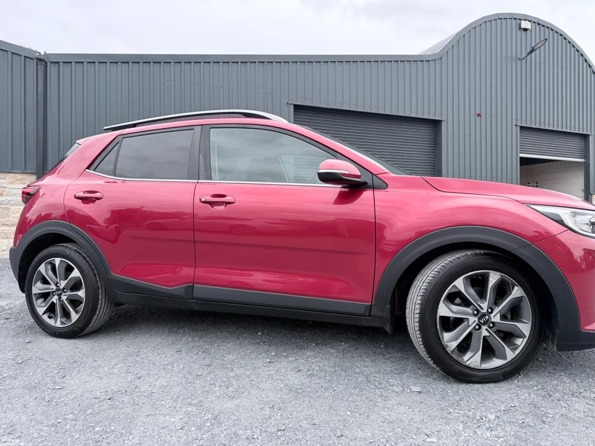 Kia Stonic Estate/Jeep, Diesel, 2019, Red