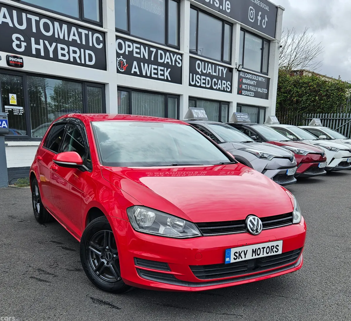 Volkswagen Golf Hatchback, Petrol, 2015, Red