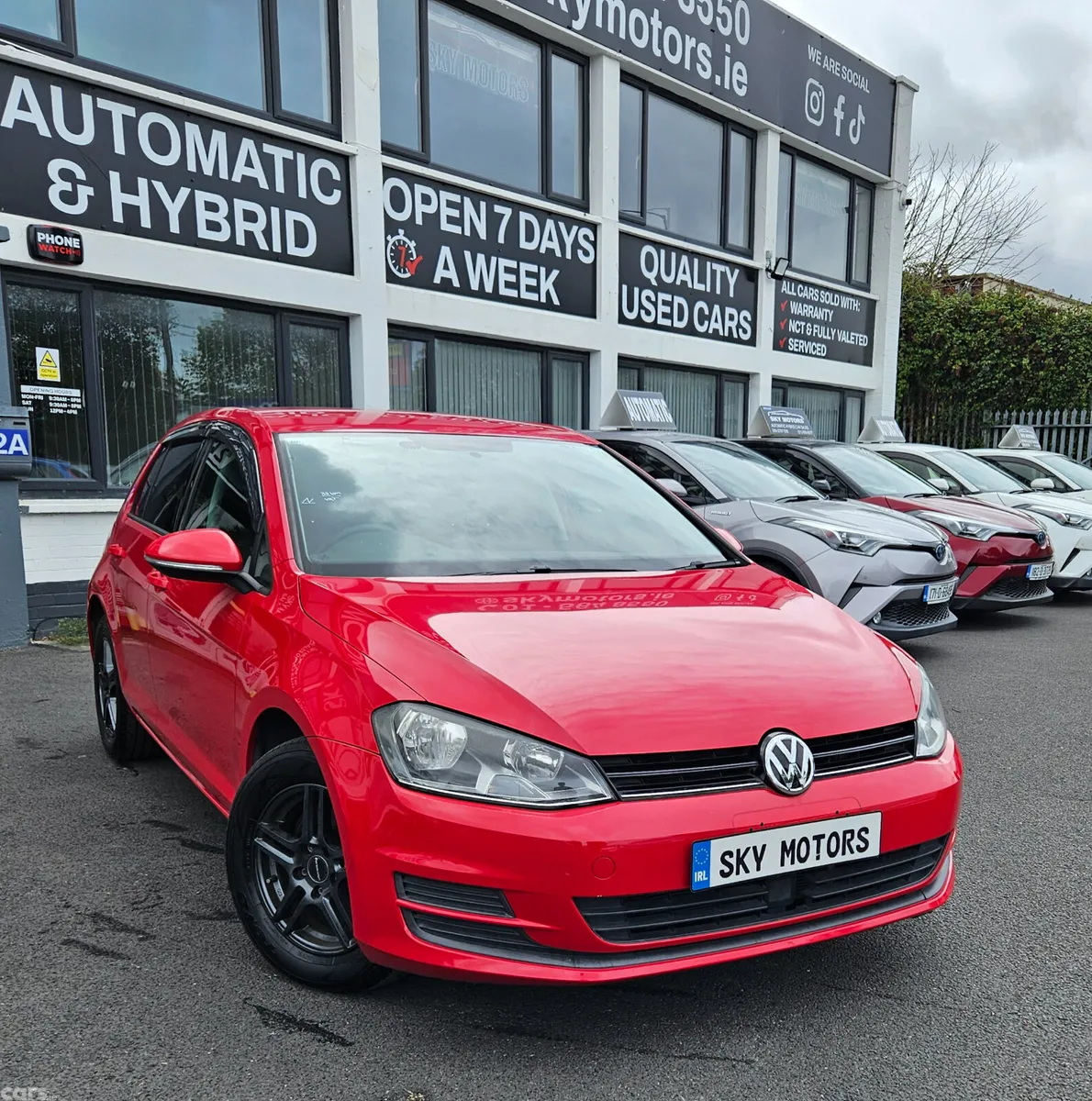 Volkswagen Golf Hatchback, Petrol, 2015, Red