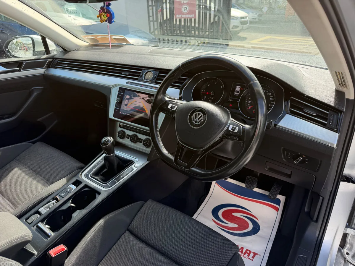 Volkswagen Passat Saloon, Diesel, 2019, Grey