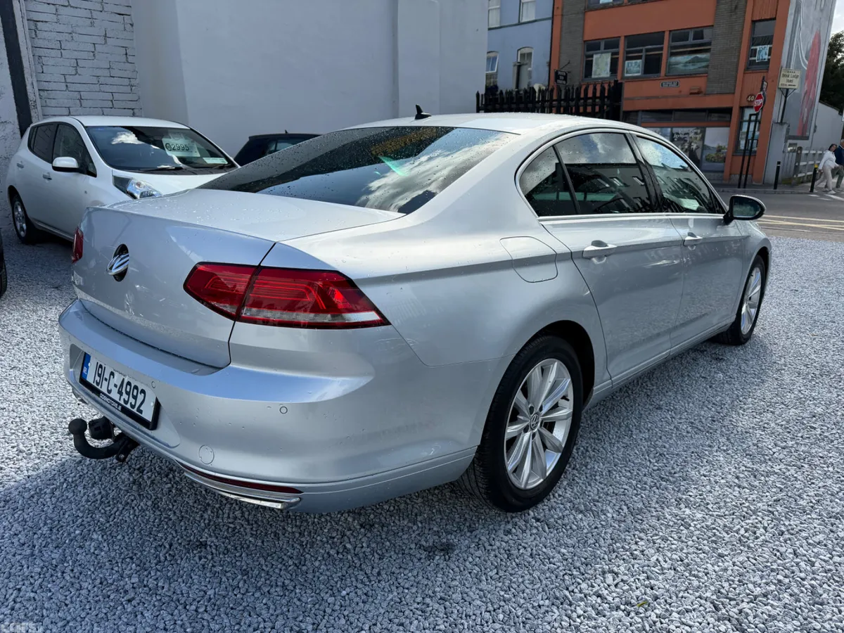 Volkswagen Passat Saloon, Diesel, 2019, Grey