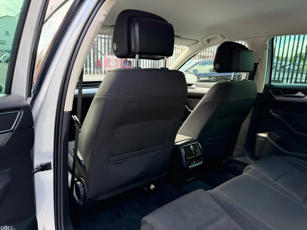 Volkswagen Passat Saloon, Diesel, 2019, Grey