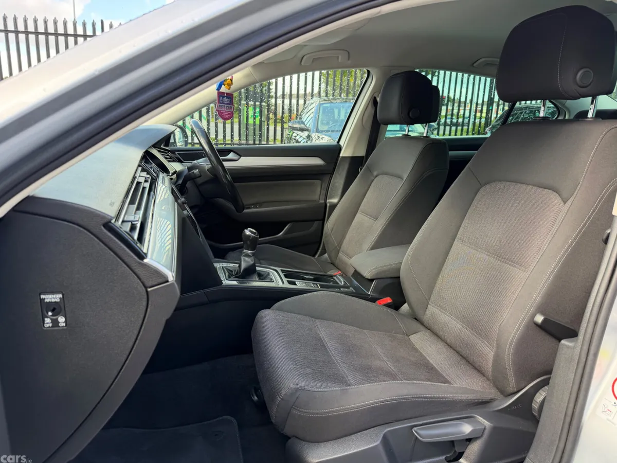 Volkswagen Passat Saloon, Diesel, 2019, Grey