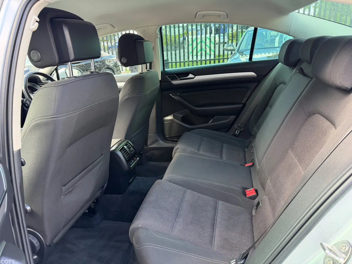 Volkswagen Passat Saloon, Diesel, 2019, Grey