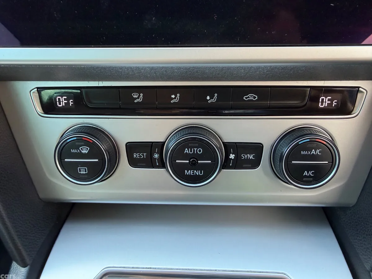 Volkswagen Passat Saloon, Diesel, 2019, Grey