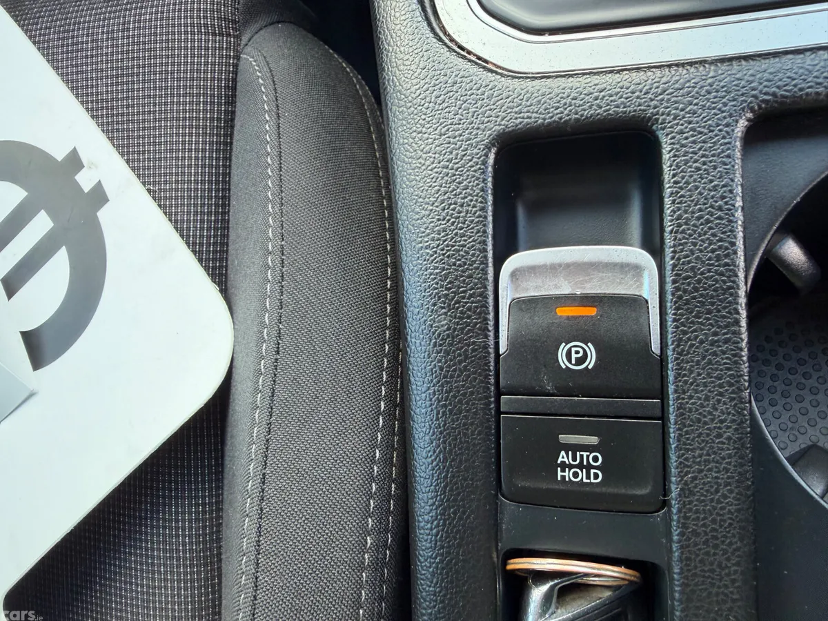 Volkswagen Passat Saloon, Diesel, 2019, Grey