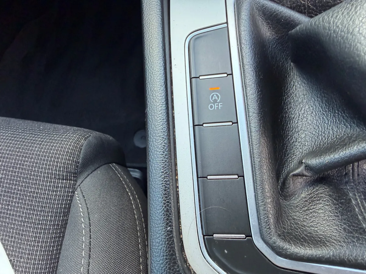 Volkswagen Passat Saloon, Diesel, 2019, Grey