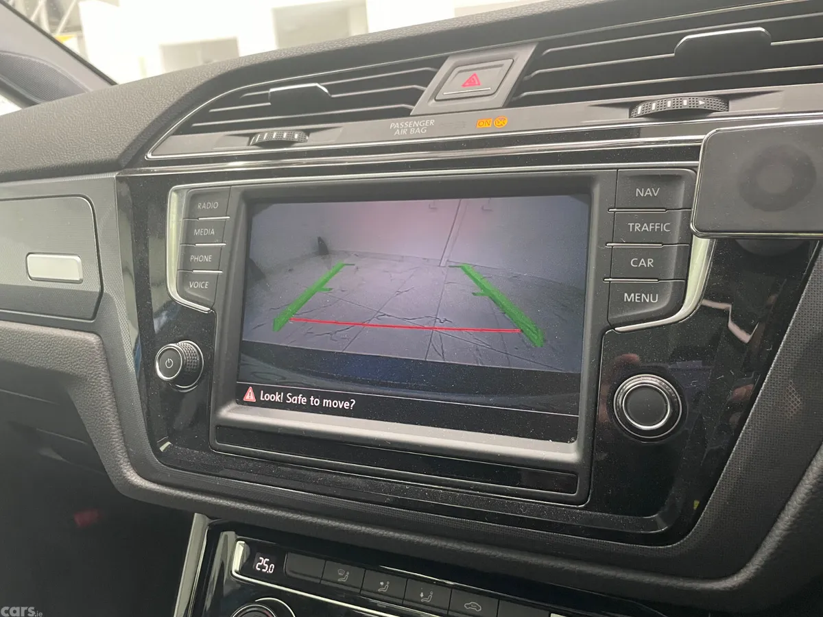 Volkswagen Touran MPV, Petrol, 2017, Blue