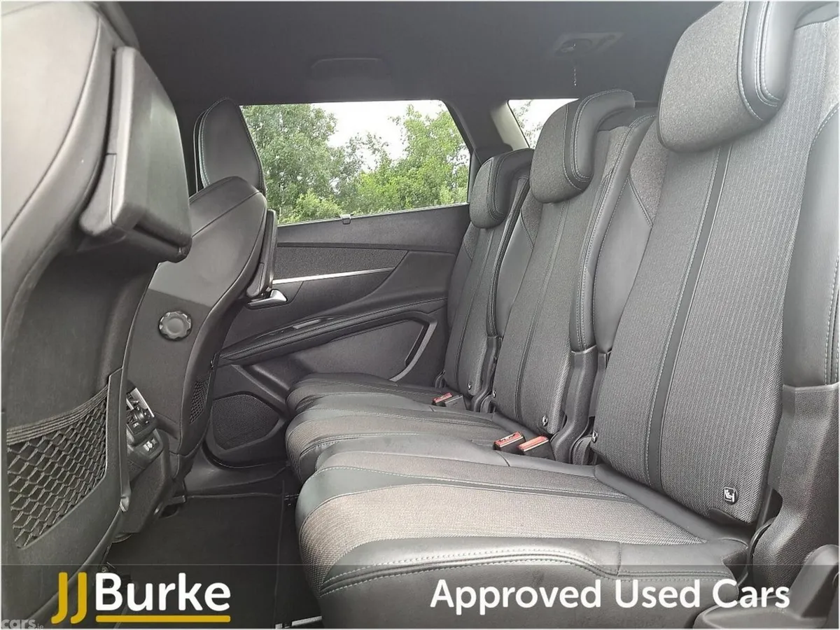 Peugeot 5008 SUV, Diesel, 2024, Grey