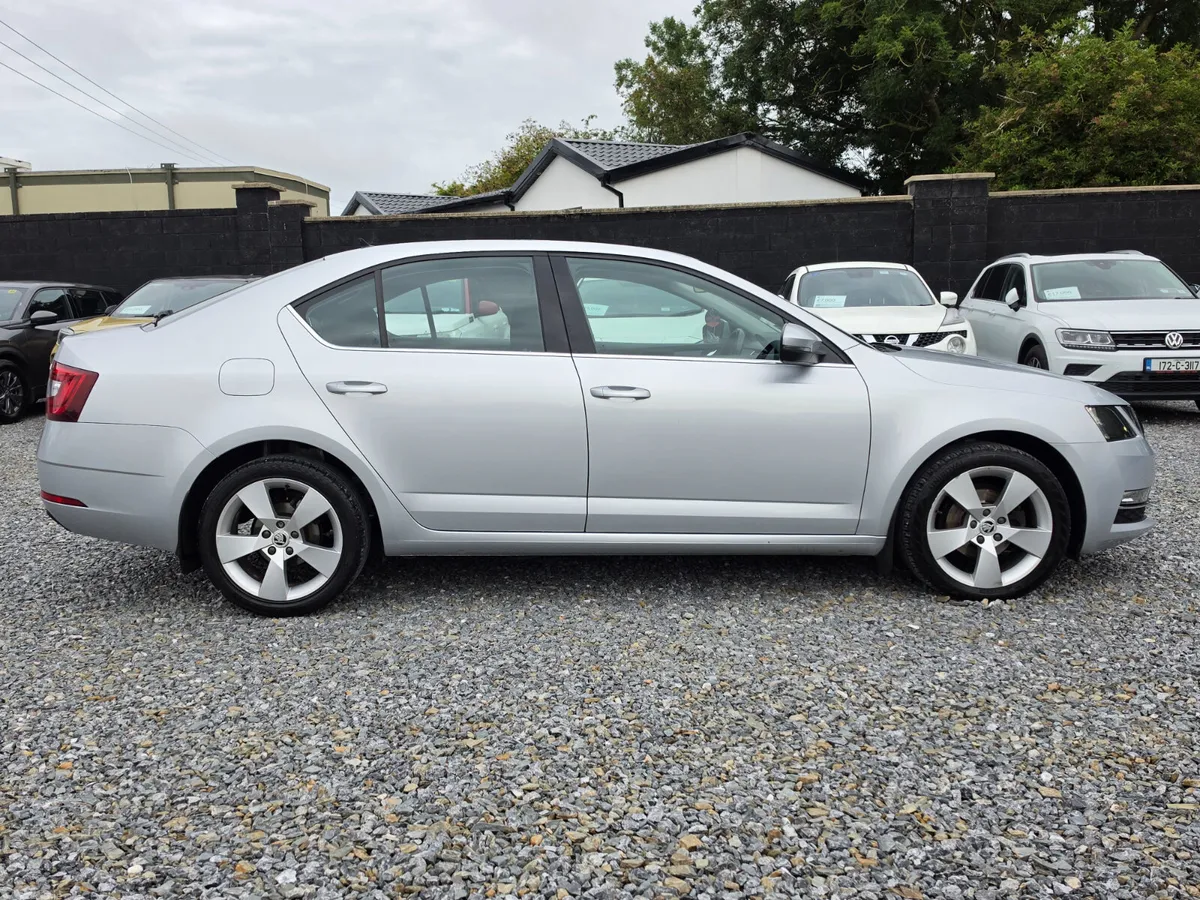 Skoda Octavia Saloon, Diesel, 2018, Grey