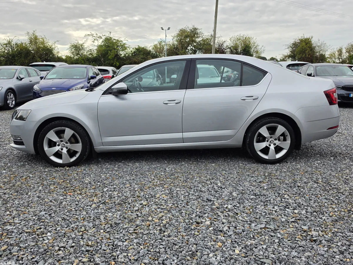 Skoda Octavia Saloon, Diesel, 2018, Grey