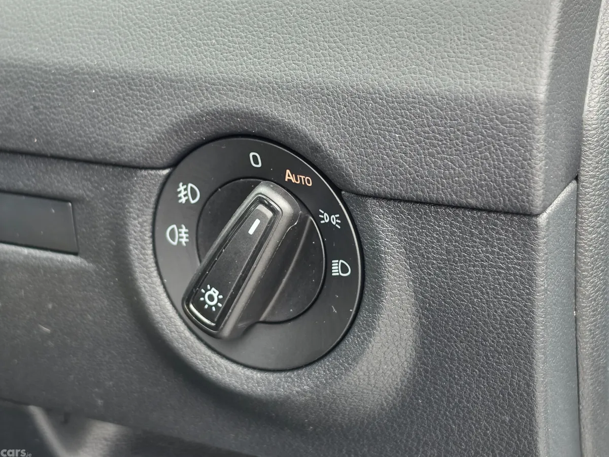 Skoda Octavia Saloon, Diesel, 2018, Grey