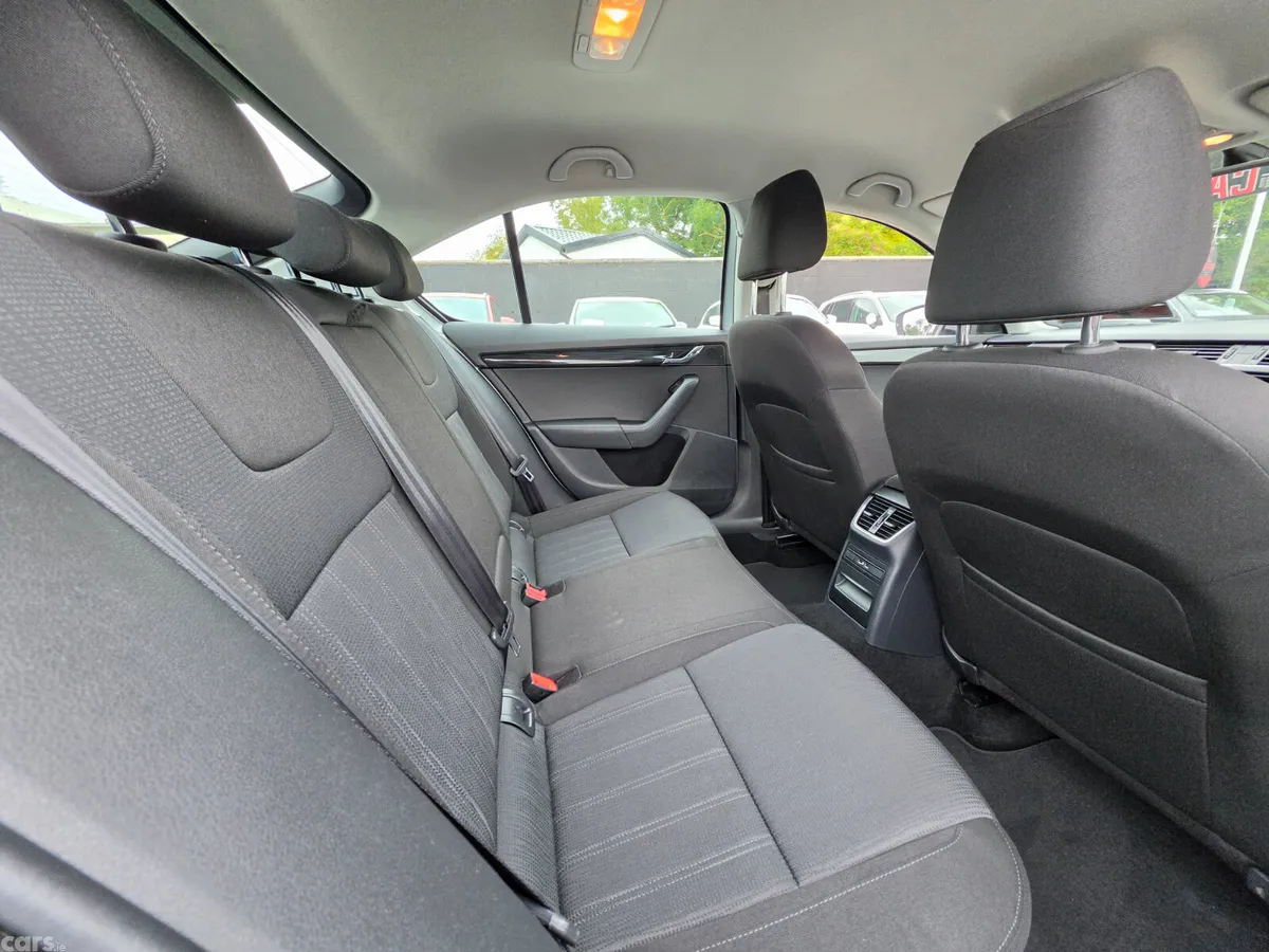 Skoda Octavia Saloon, Diesel, 2018, Grey