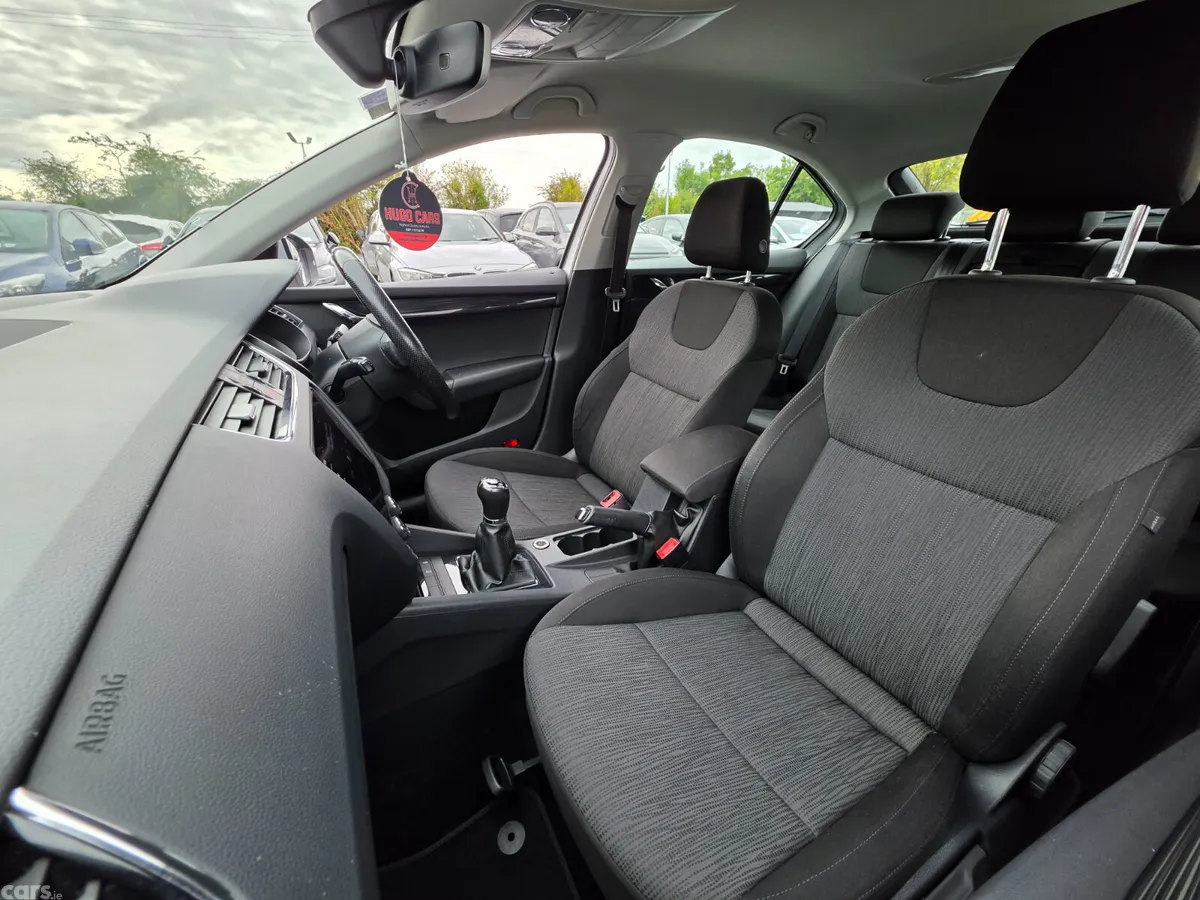 Skoda Octavia Saloon, Diesel, 2018, Grey