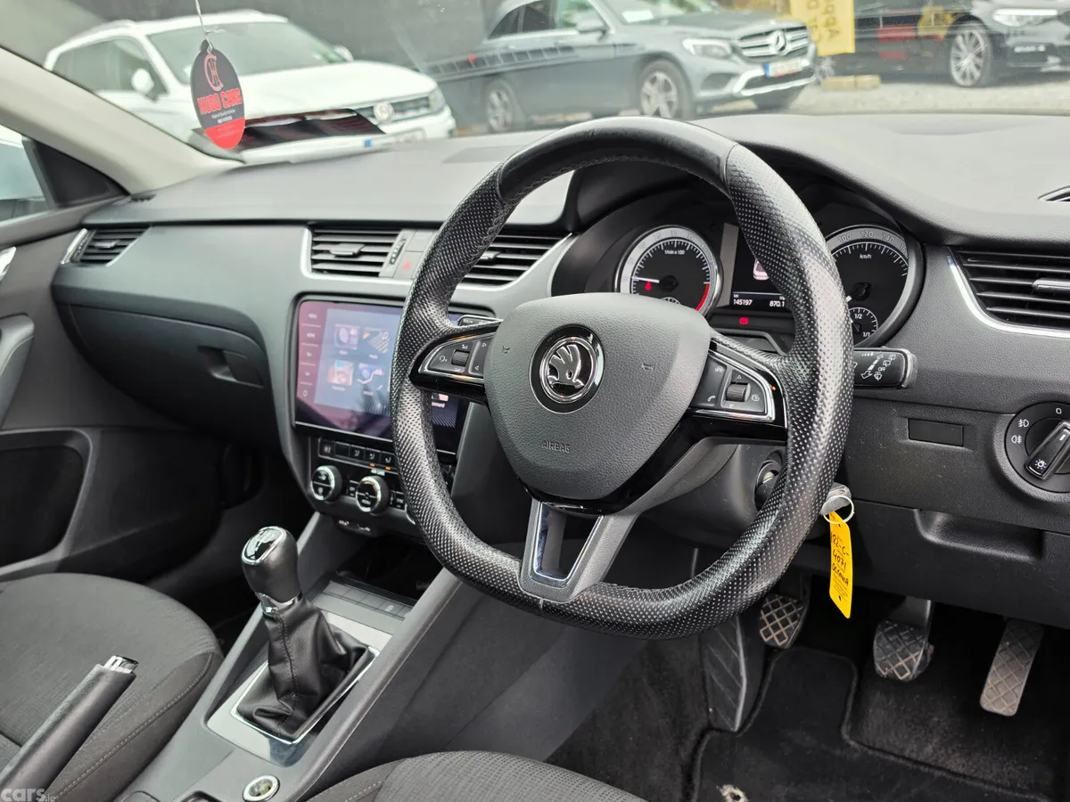 Skoda Octavia Saloon, Diesel, 2018, Grey