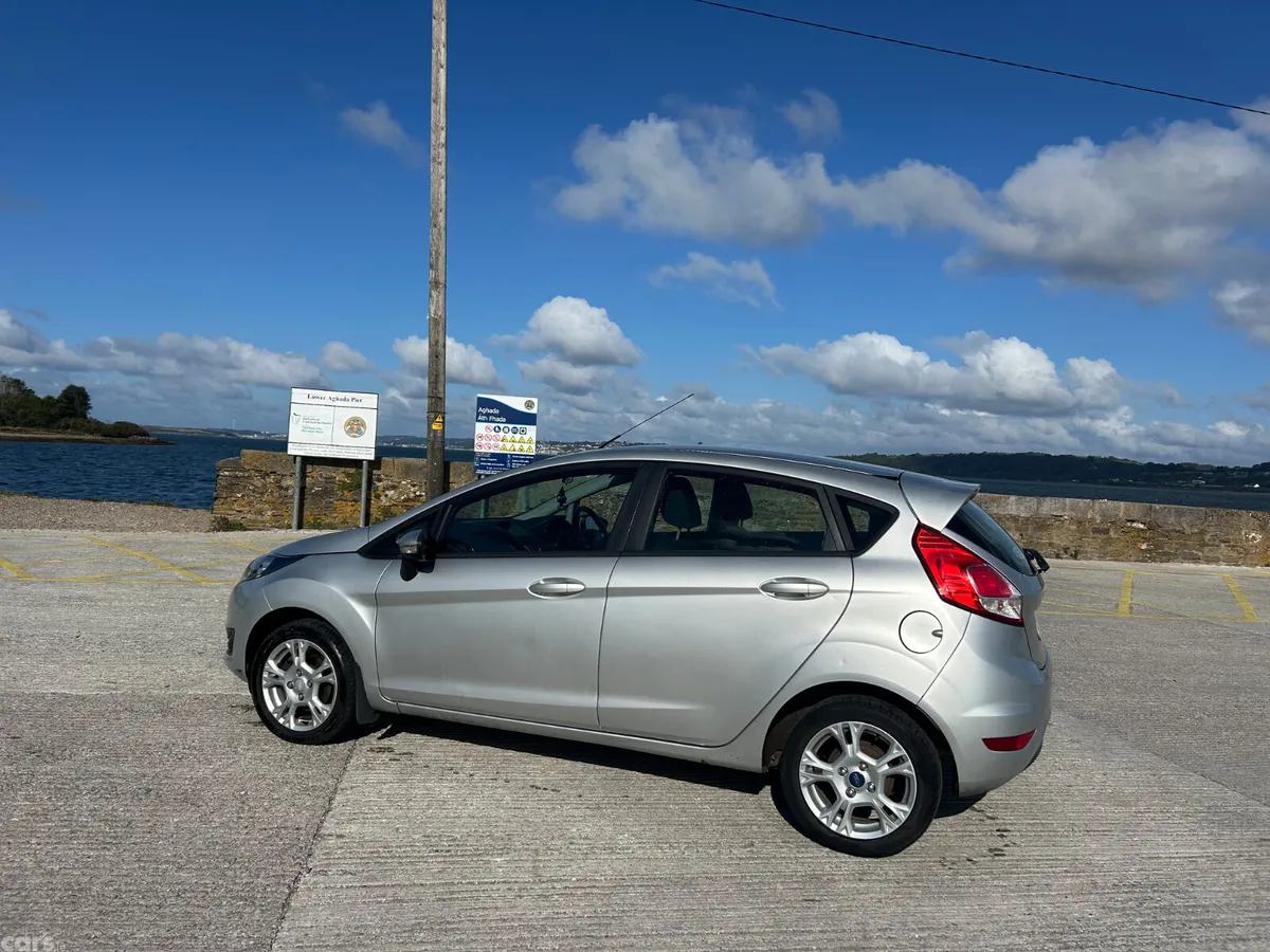 Ford Fiesta Hatchback, Petrol, 2013, Silver