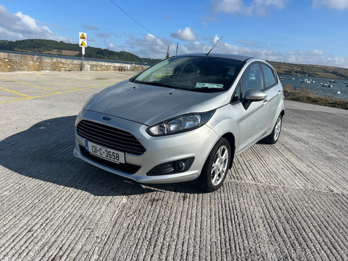Ford Fiesta Hatchback, Petrol, 2013, Silver