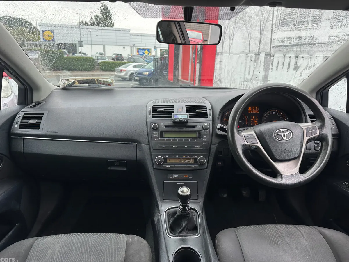 Toyota Avensis Saloon, Diesel, 2010, Silver