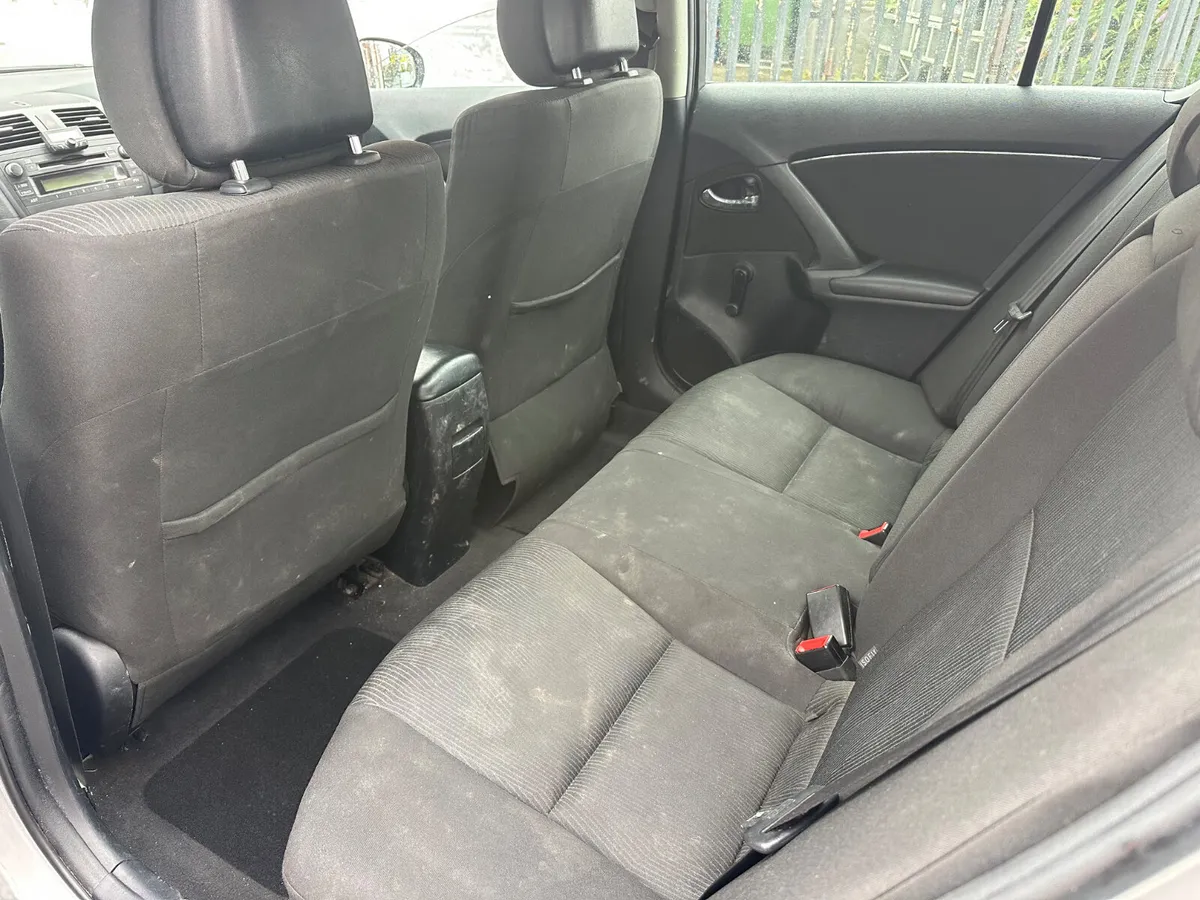 Toyota Avensis Saloon, Diesel, 2010, Silver