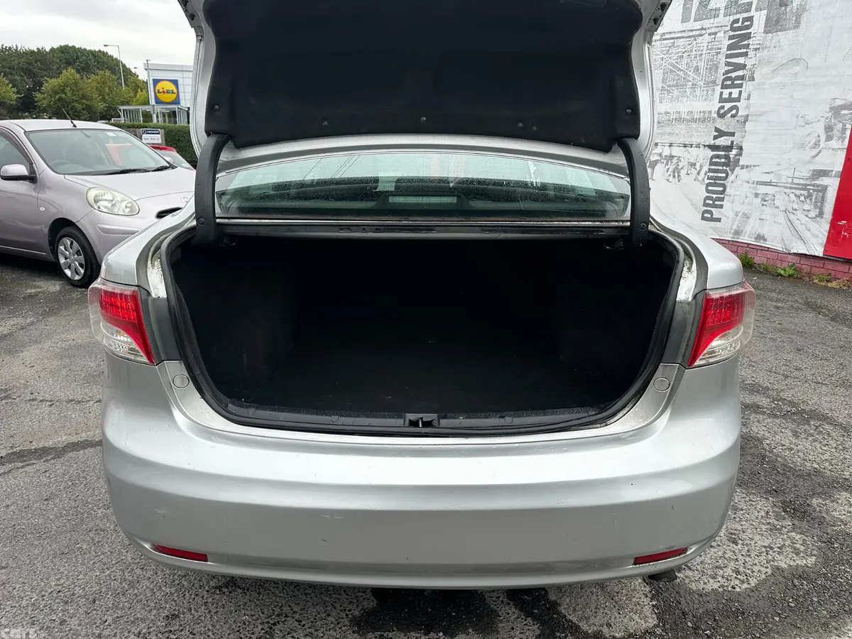 Toyota Avensis Saloon, Diesel, 2010, Silver