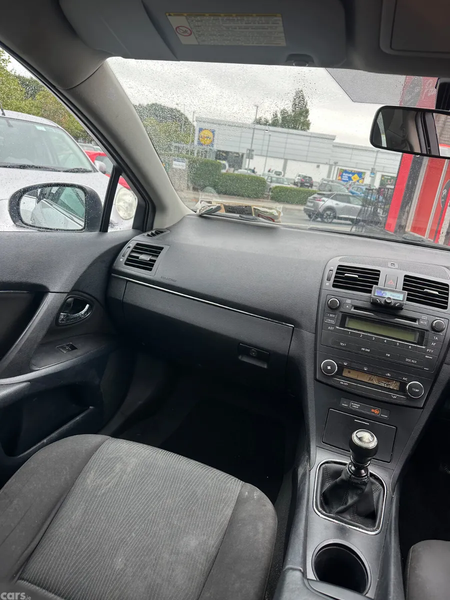 Toyota Avensis Saloon, Diesel, 2010, Silver