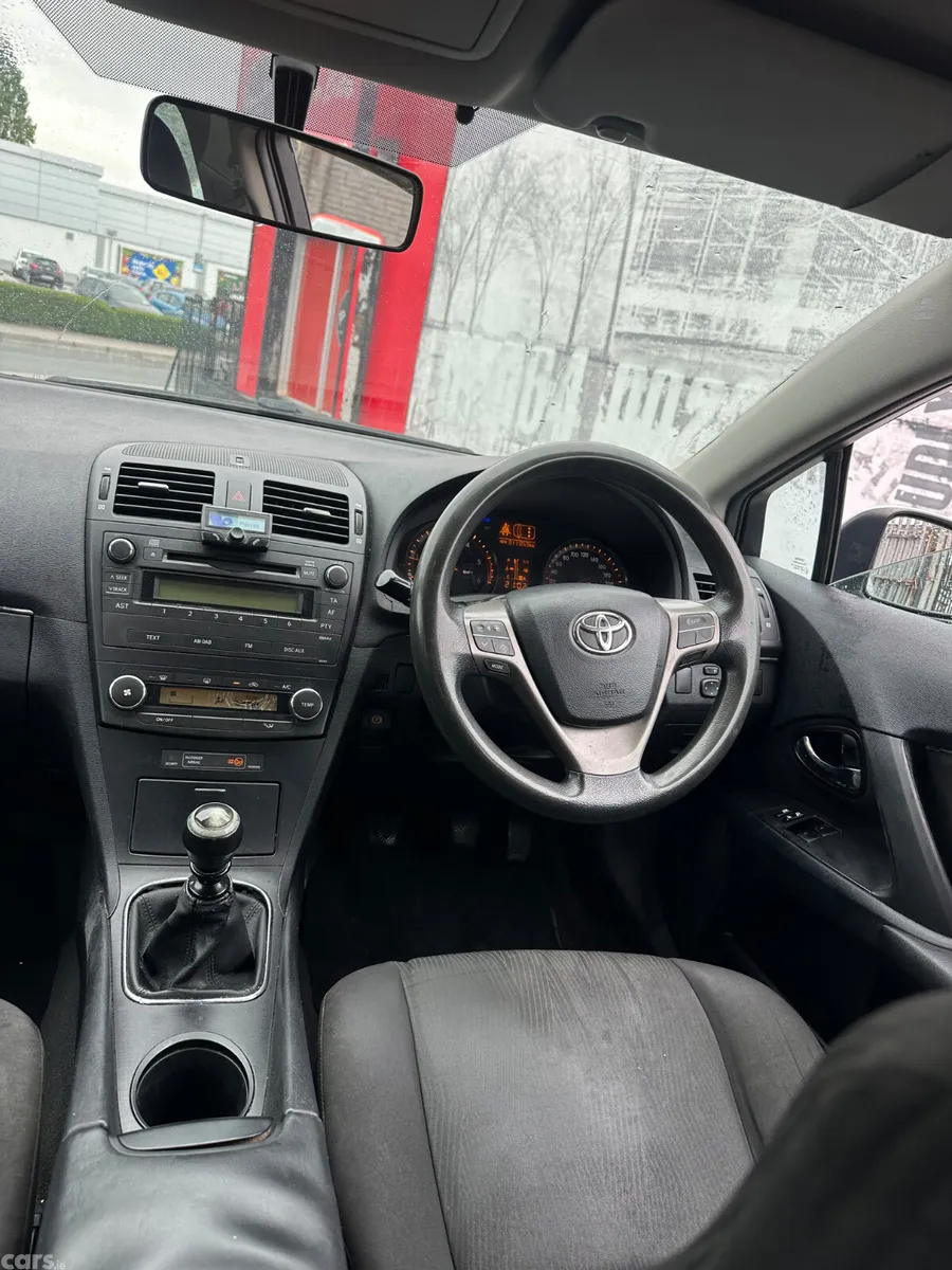 Toyota Avensis Saloon, Diesel, 2010, Silver