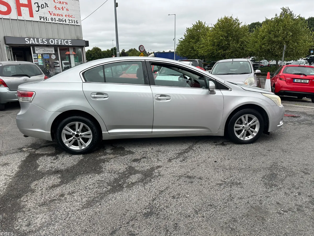 Toyota Avensis Saloon, Diesel, 2010, Silver