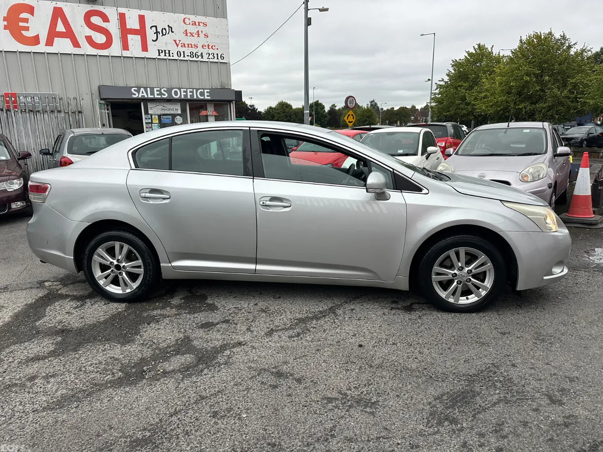 Toyota Avensis Saloon, Diesel, 2010, Silver