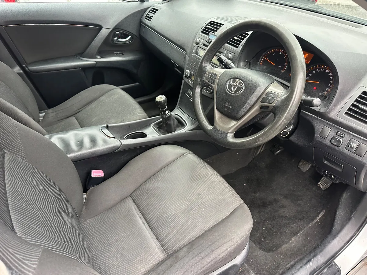 Toyota Avensis Saloon, Diesel, 2010, Silver