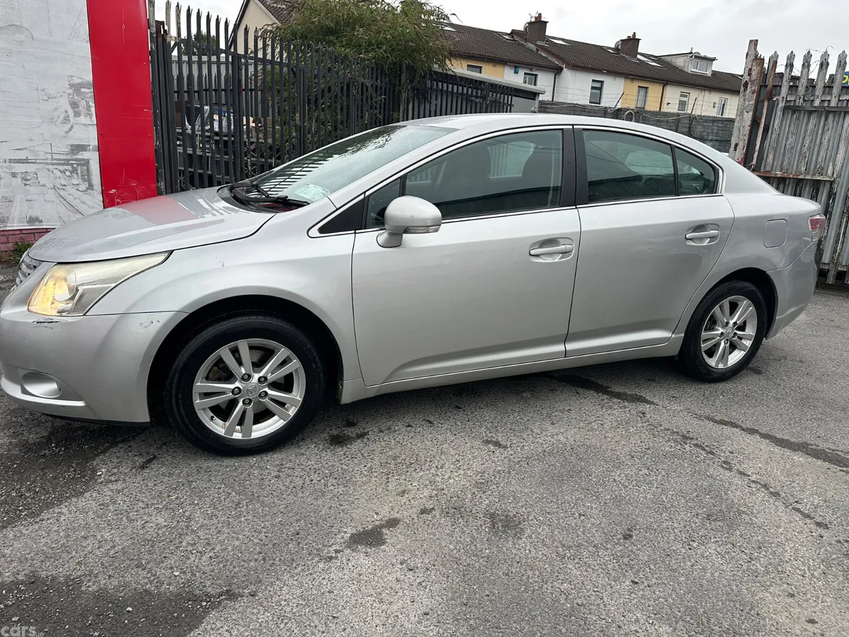 Toyota Avensis Saloon, Diesel, 2010, Silver