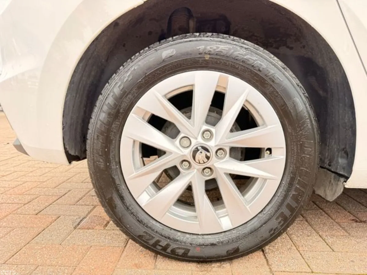 Skoda Fabia Hatchback, Petrol, 2023, White