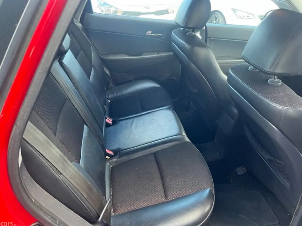 Hyundai i30 Hatchback, Diesel, 2011, Red