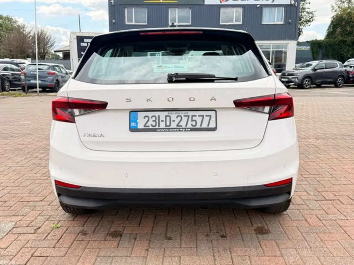 Skoda Fabia Hatchback, Petrol, 2023, White