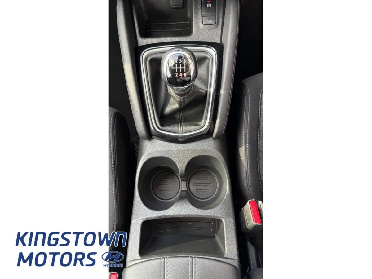 Nissan Qashqai MPV, Petrol, 2019, Red