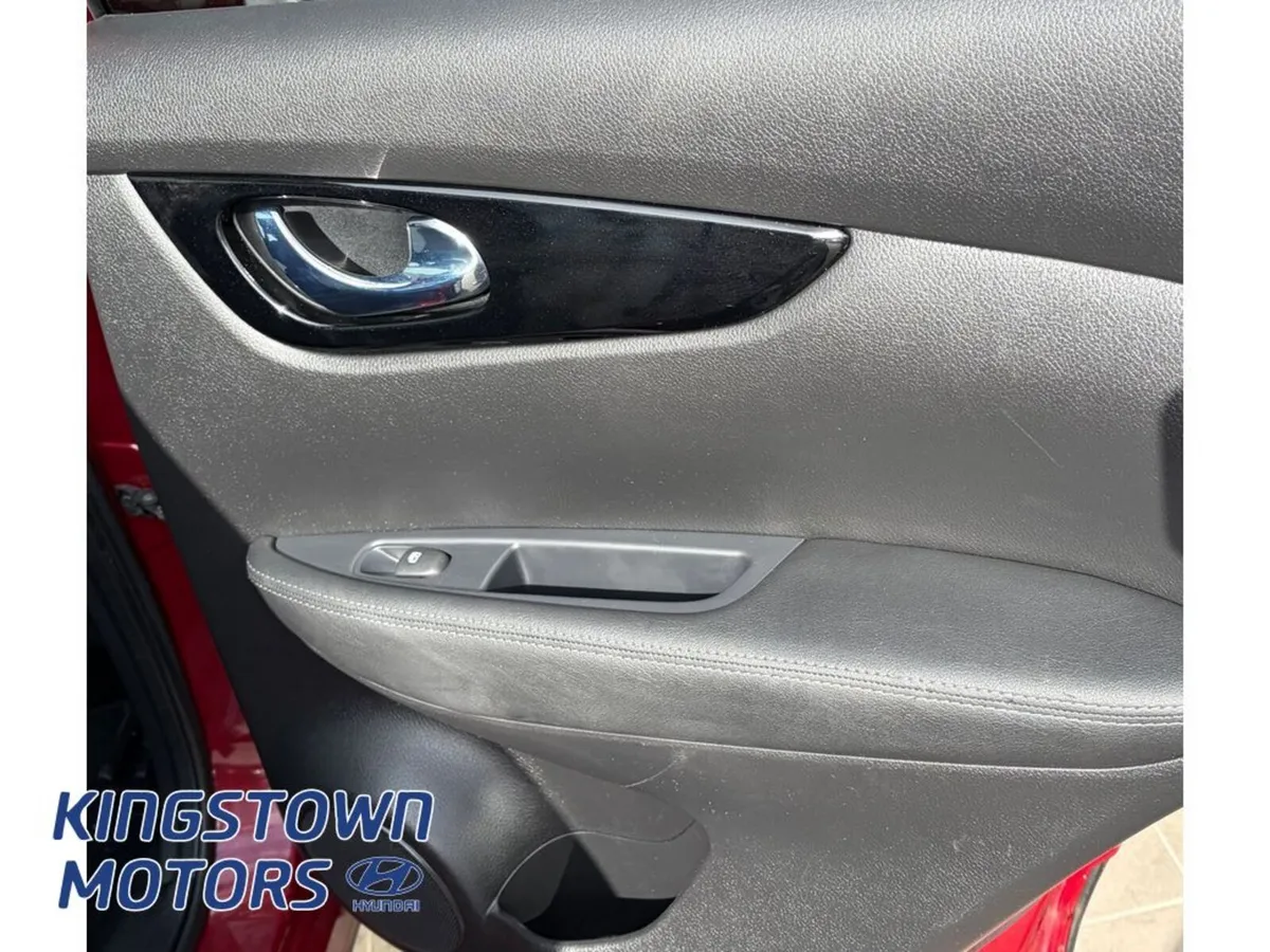 Nissan Qashqai MPV, Petrol, 2019, Red