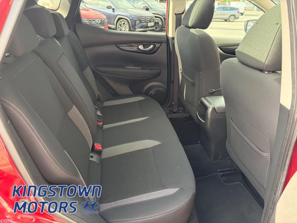 Nissan Qashqai MPV, Petrol, 2019, Red