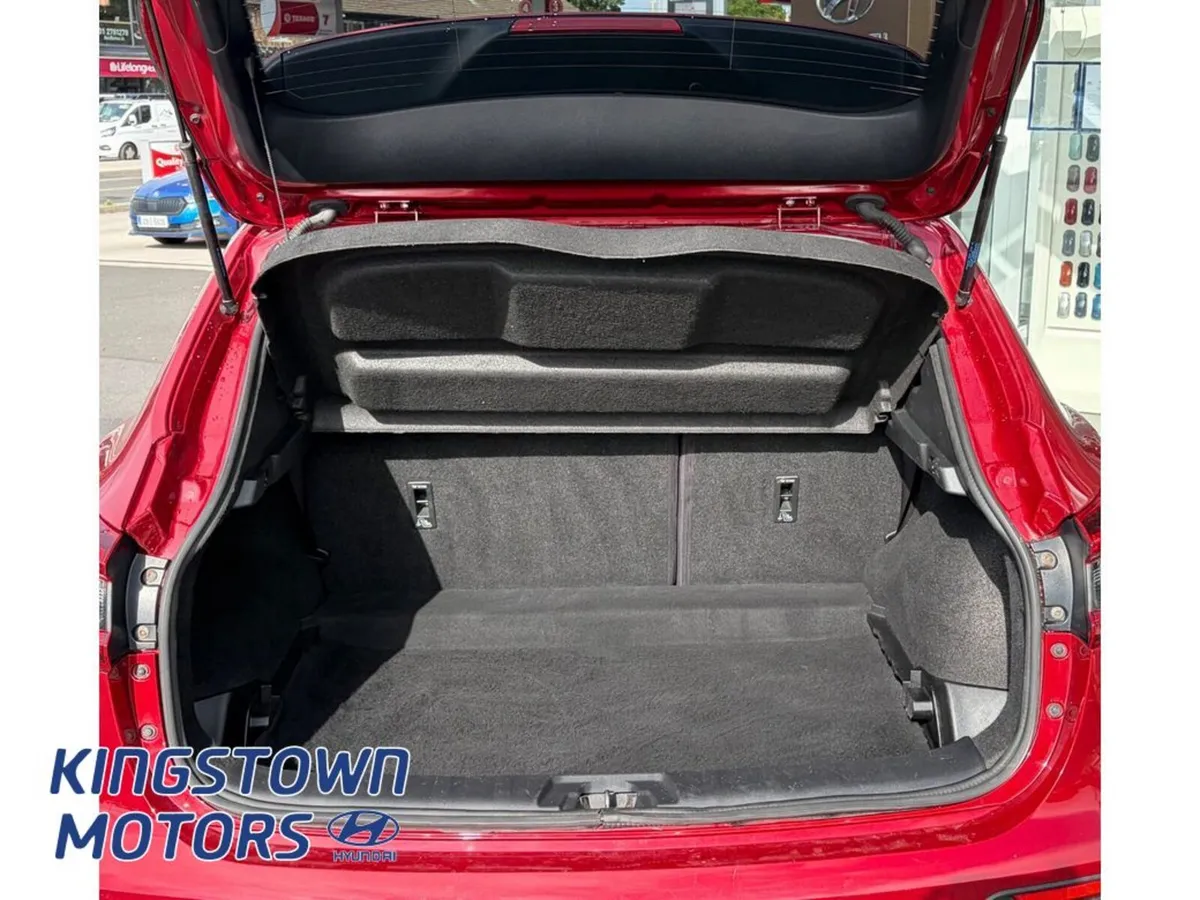 Nissan Qashqai MPV, Petrol, 2019, Red