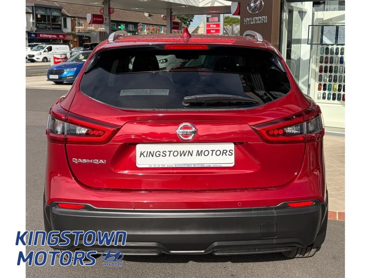 Nissan Qashqai MPV, Petrol, 2019, Red