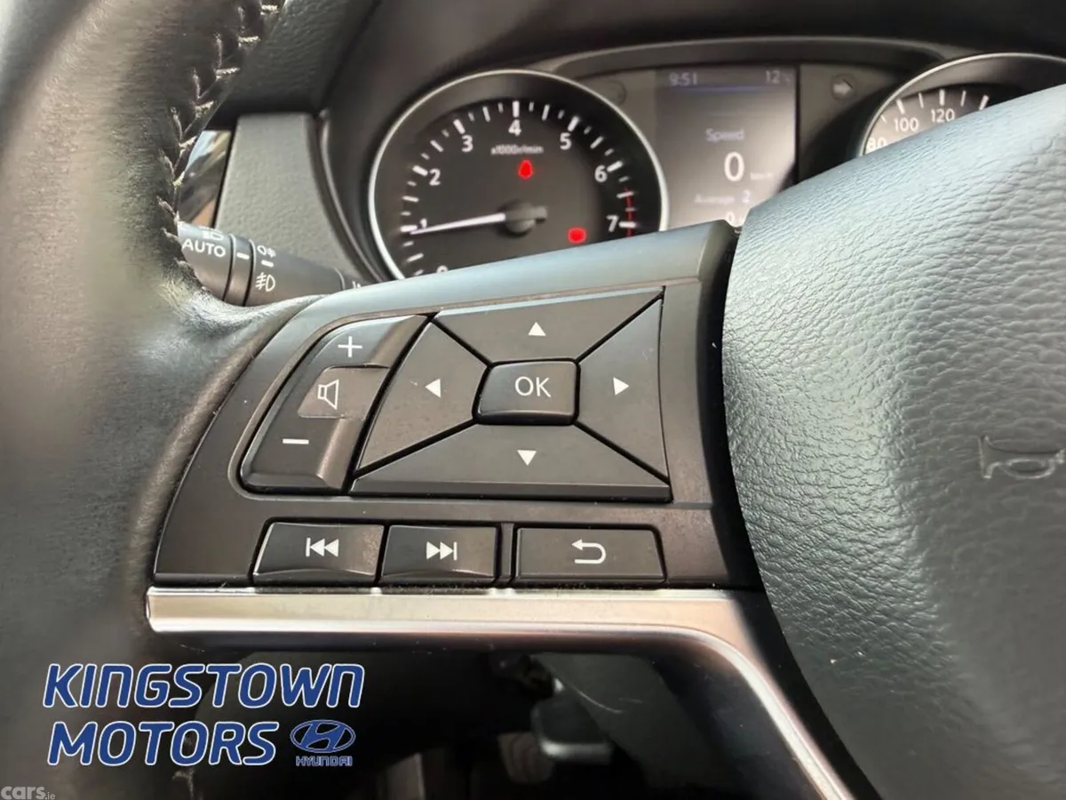 Nissan Qashqai MPV, Petrol, 2019, Red