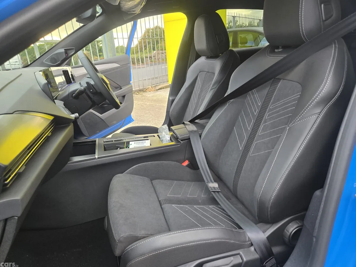 Opel Astra Hatchback, Diesel, 2026, Blue