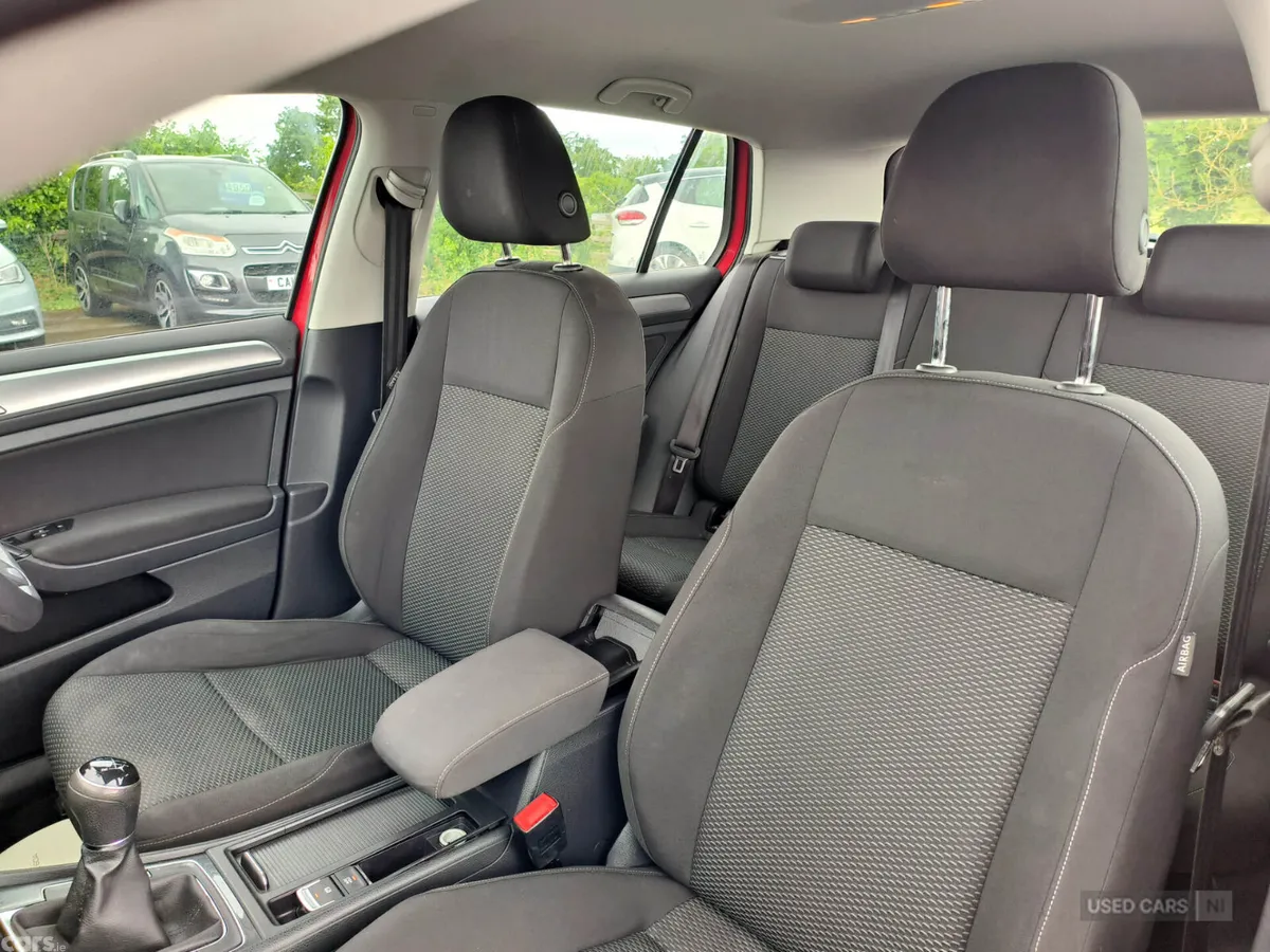 Volkswagen Golf Hatchback, Petrol, 2017, Red