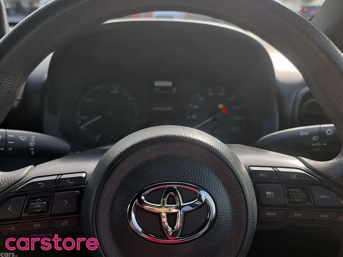 Toyota Yaris Hatchback, Petrol Hybrid, 2022, Blue