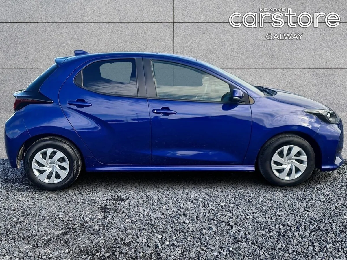 Toyota Yaris Hatchback, Petrol Hybrid, 2022, Blue