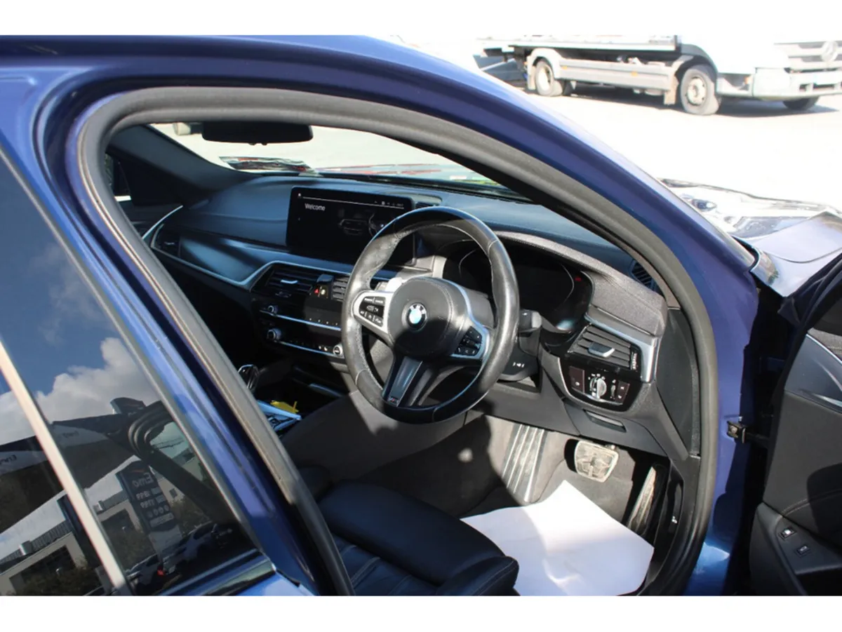 BMW 5-Series Saloon, Petrol Plug-in Hybrid, 2021, Blue